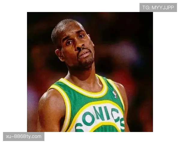 皮蓬无球跑动牵制防线，防守覆盖改变对手进攻结构